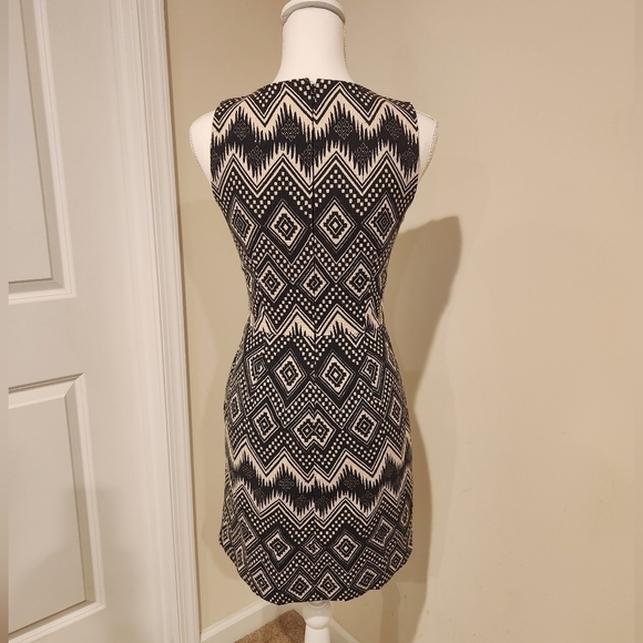 J. Crew Tribal Print Gray and Cream Colored Patterned Dress, size 0 - Picture 8 of 16